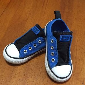 Converse toddler size 6 Velcro shoes